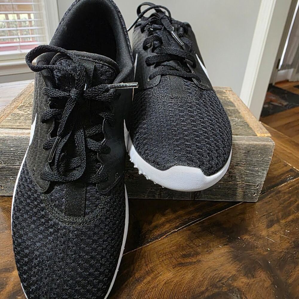 Nike Roshe G Golf Shoes Womens 8.5 Black White Spikeless - Picture 3 of 5